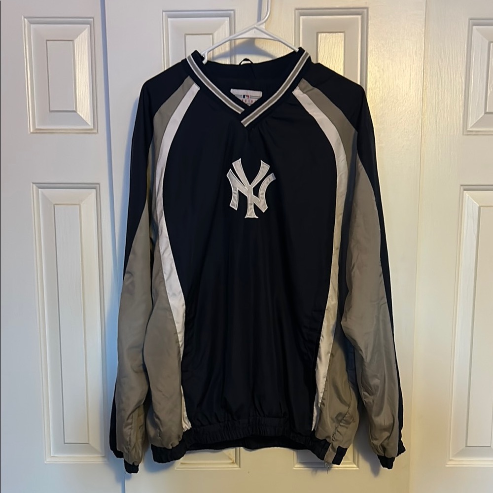 Men's Black and Gray Jacket